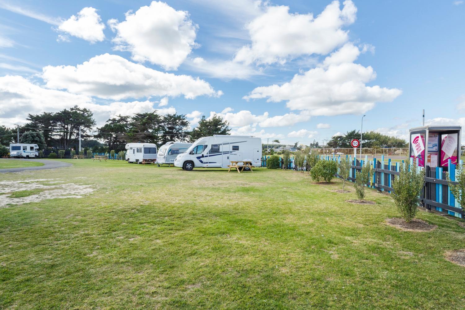 Foxton Beach Holiday Park Bagian luar foto