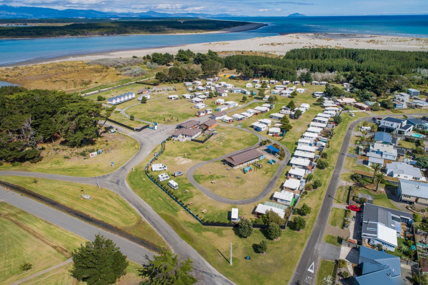 Foxton Beach Holiday Park Bagian luar foto