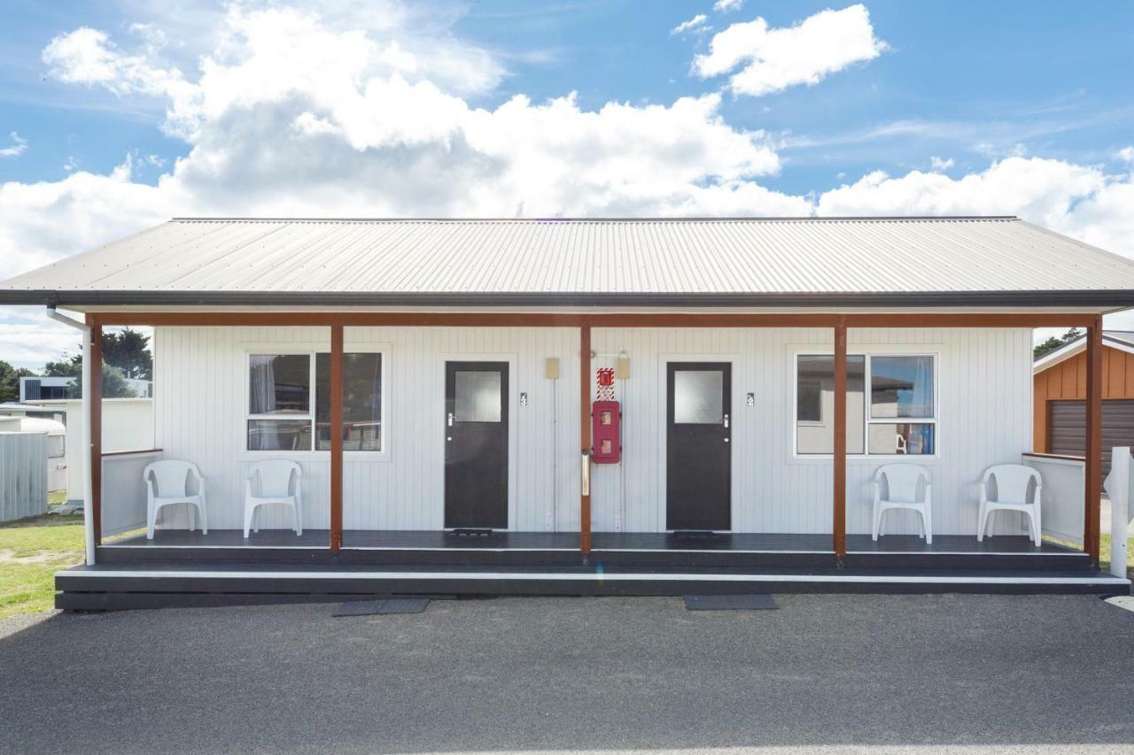 Foxton Beach Holiday Park Bagian luar foto