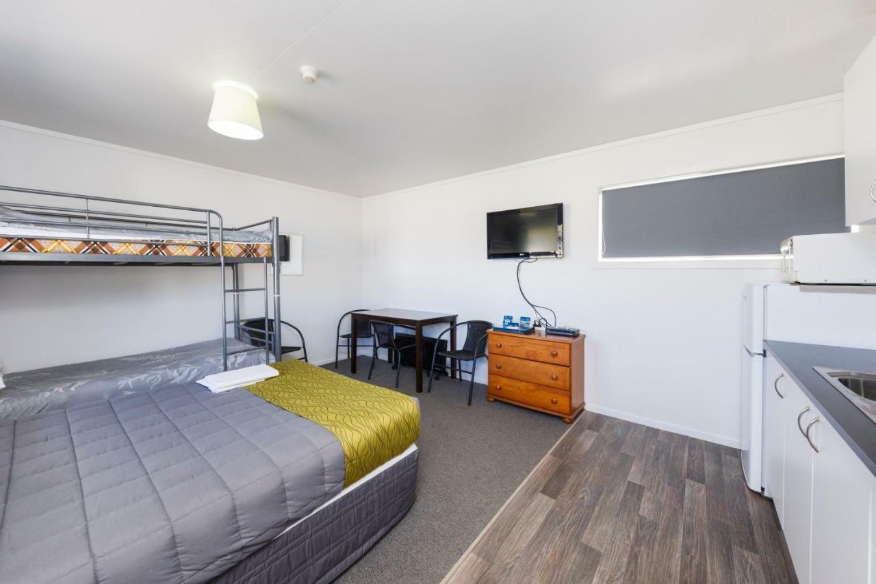 Foxton Beach Holiday Park Bagian luar foto