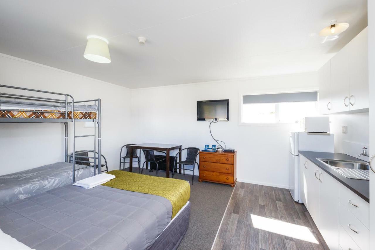 Foxton Beach Holiday Park Bagian luar foto